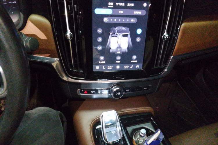 Used Volvo S90 New Energy 2022 T8 eDrive Hybrid Luxury Edition Audio And AC Panel