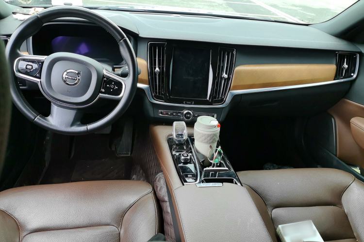 Used Volvo S90 New Energy 2022 T8 eDrive Hybrid Luxury Edition Center Console