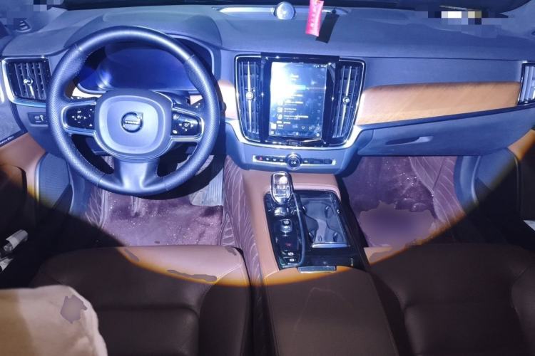 Used Volvo S90 New Energy 2022 T8 eDrive Hybrid Luxury Edition Center Console