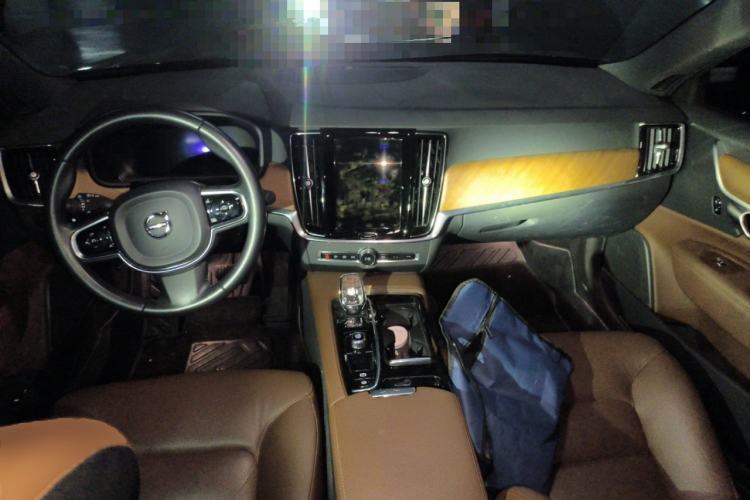 Used Volvo S90 New Energy 2022 T8 eDrive Hybrid Luxury Edition Center Console