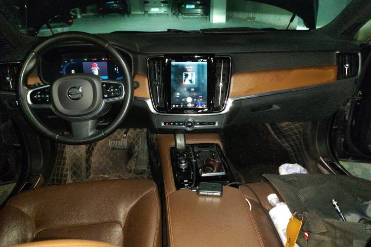 Used Volvo S90 New Energy 2022 T8 eDrive Hybrid Luxury Edition Center Console