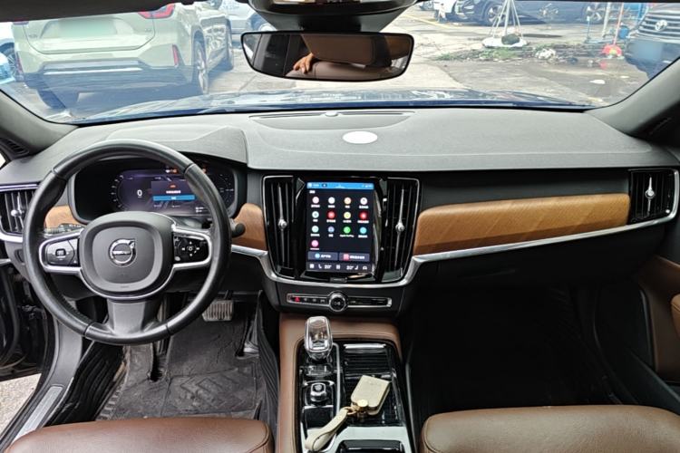 Used Volvo S90 New Energy 2022 T8 eDrive Hybrid Luxury Edition Center Console