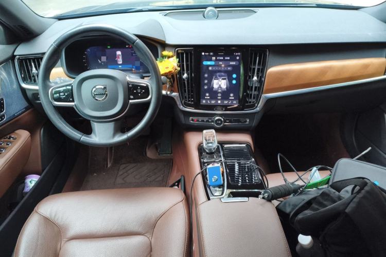 Used Volvo S90 New Energy 2022 T8 eDrive Hybrid Luxury Edition Center Console