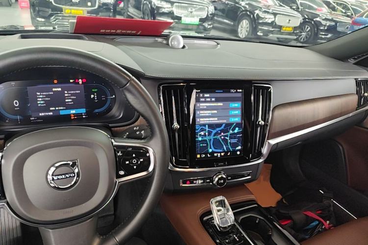 Used Volvo S90 New Energy 2022 T8 eDrive Hybrid Luxury Edition Center Console