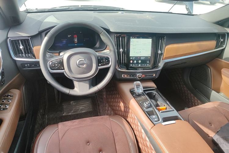 Used Volvo S90 New Energy 2022 T8 eDrive Hybrid Luxury Edition Center Console