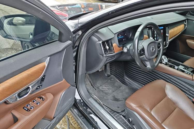 Used Volvo S90 New Energy 2022 T8 eDrive Hybrid Luxury Edition Driver Seat