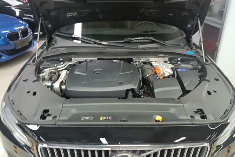 Used Volvo S90 New Energy 2022 T8 eDrive Hybrid Luxury Edition Engine Bay