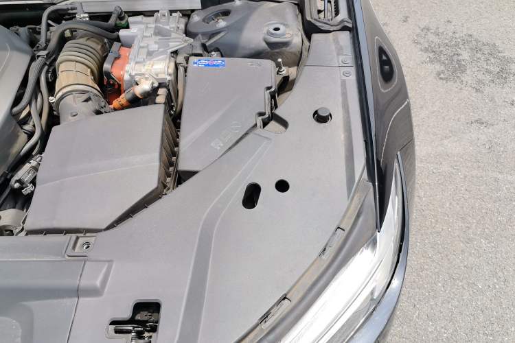Used Volvo S90 New Energy 2022 T8 eDrive Hybrid Luxury Edition Engine Bay Left