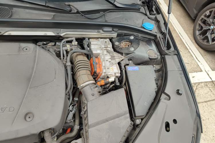 Used Volvo S90 New Energy 2022 T8 eDrive Hybrid Luxury Edition Engine Bay Left