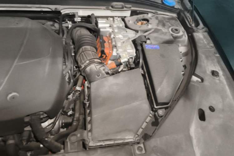Used Volvo S90 New Energy 2022 T8 eDrive Hybrid Luxury Edition Engine Bay Left