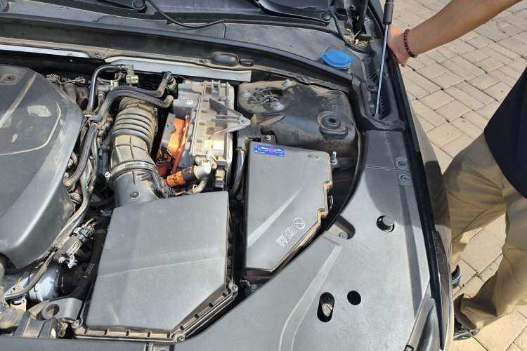 Used Volvo S90 New Energy 2022 T8 eDrive Hybrid Luxury Edition Engine Bay Left