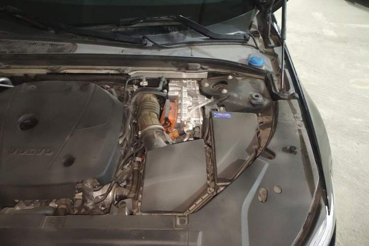 Used Volvo S90 New Energy 2022 T8 eDrive Hybrid Luxury Edition Engine Bay Left