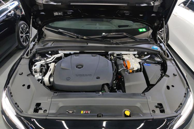 Used Volvo S90 New Energy 2022 T8 eDrive Hybrid Luxury Edition Engine Bay