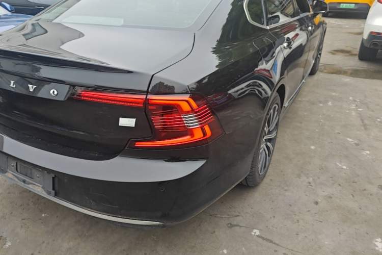 Used Volvo S90 New Energy 2022 T8 eDrive Hybrid Luxury Edition Exterior 3