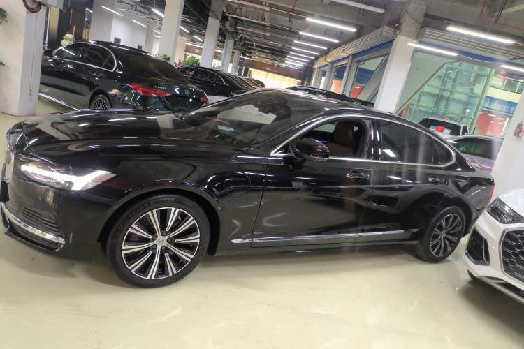 Used Volvo S90 New Energy 2022 Restyled T8 E-Drive Hybrid Zhiyi Luxury Edition Exterior 3