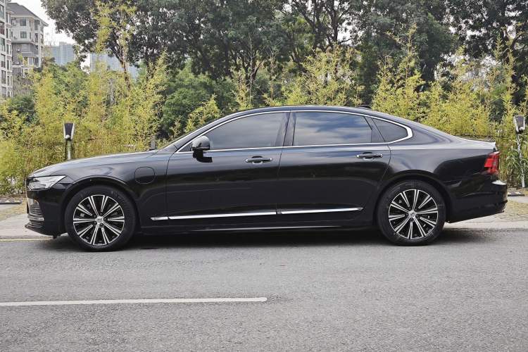 Used Volvo S90 New Energy 2022 Restyled T8 E-Drive Hybrid Zhiyi Luxury Edition Exterior 4