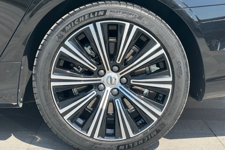 Used Volvo S90 New Energy 2022 T8 eDrive Hybrid Luxury Edition Exterior 5