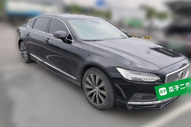 Used Volvo S90 New Energy 2022 T8 eDrive Hybrid Luxury Edition Front Right 45 Deg