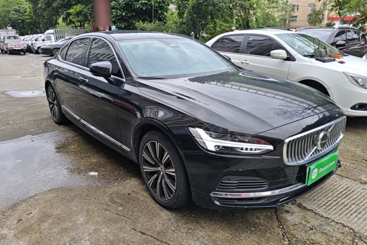 Used Volvo S90 New Energy 2022 T8 eDrive Hybrid Luxury Edition Front Right 45 Deg