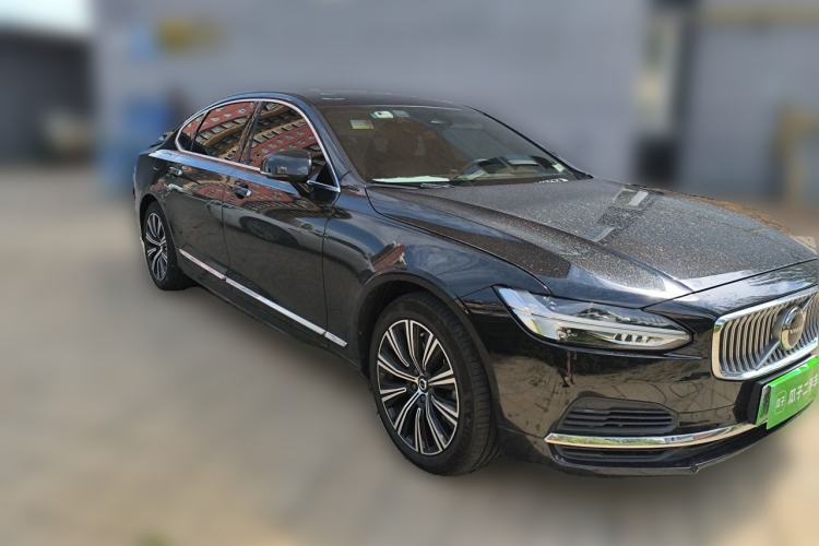 Used Volvo S90 New Energy 2022 T8 eDrive Hybrid Luxury Edition Front Right 45 Deg