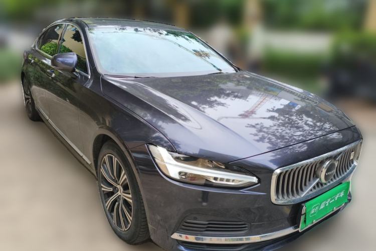 Used Volvo S90 New Energy 2022 T8 eDrive Hybrid Luxury Edition Front Right 45 Deg