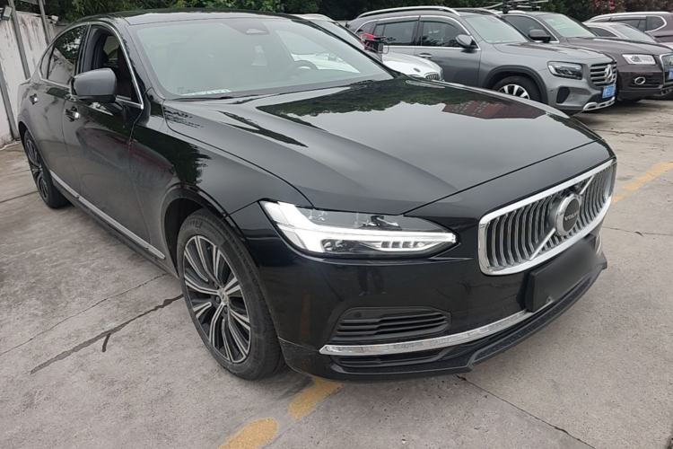 Used Volvo S90 New Energy 2022 Restyled T8 E-Drive Hybrid Zhiyi Luxury Edition Front Right 45 Deg