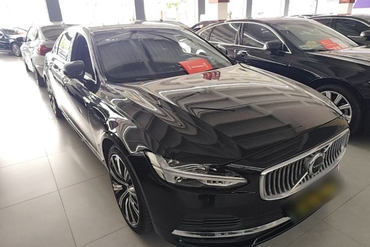 Used Volvo S90 New Energy 2022 T8 eDrive Hybrid Luxury Edition Front Right 45 Deg