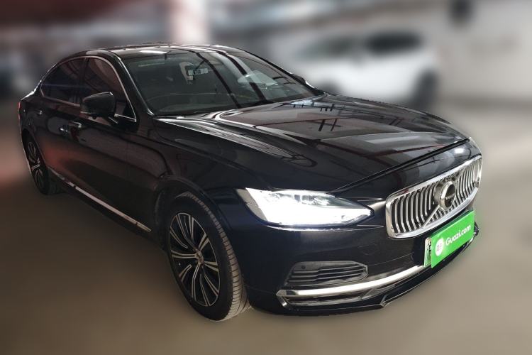 Used Volvo S90 New Energy 2022 T8 eDrive Hybrid Luxury Edition Front Right 45 Deg