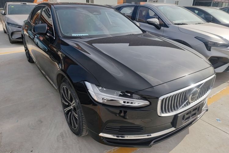 Used Volvo S90 New Energy 2022 T8 eDrive Hybrid Luxury Edition Front Right 45 Deg
