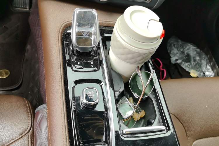 Used Volvo S90 New Energy 2022 T8 eDrive Hybrid Luxury Edition Gear Lever