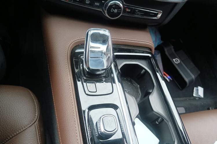 Used Volvo S90 New Energy 2022 T8 eDrive Hybrid Luxury Edition Gear Lever