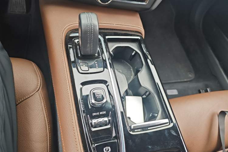 Used Volvo S90 New Energy 2022 T8 eDrive Hybrid Luxury Edition Gear Lever