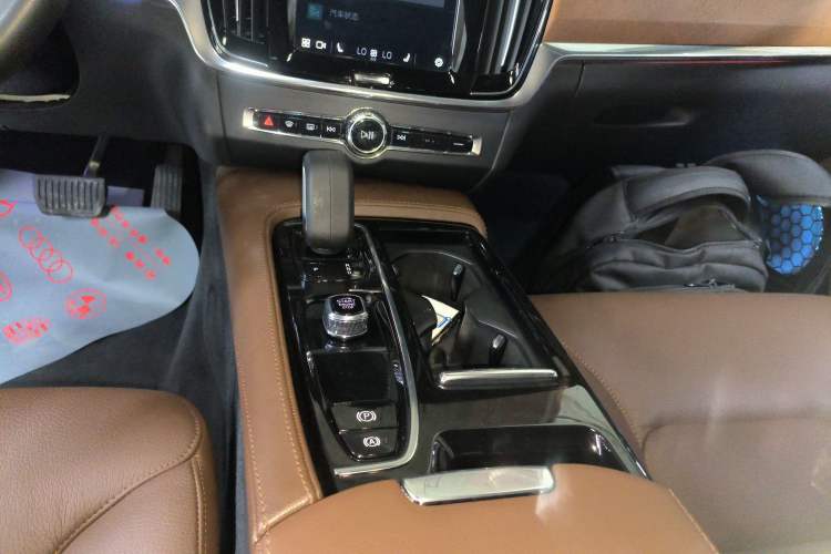 Used Volvo S90 New Energy 2022 Restyled T8 E-Drive Hybrid Zhiyi Luxury Edition Gear Lever