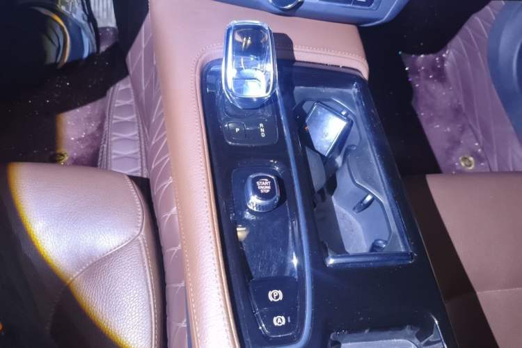 Used Volvo S90 New Energy 2022 T8 eDrive Hybrid Luxury Edition Gear Lever