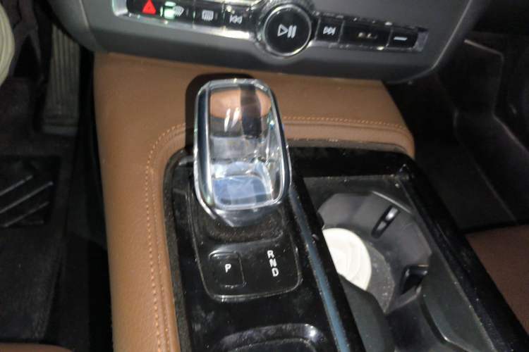 Used Volvo S90 New Energy 2022 T8 eDrive Hybrid Luxury Edition Gear Lever