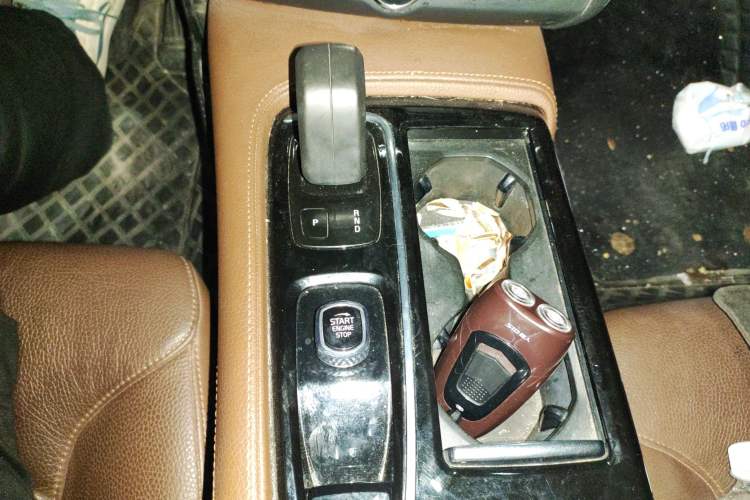 Used Volvo S90 New Energy 2022 T8 eDrive Hybrid Luxury Edition Gear Lever