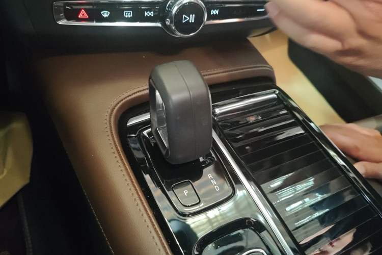 Used Volvo S90 New Energy 2022 Restyled T8 E-Drive Hybrid Zhiyi Luxury Edition Gear Lever
