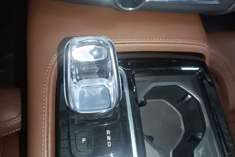 Used Volvo S90 New Energy 2022 T8 eDrive Hybrid Luxury Edition Gear Lever