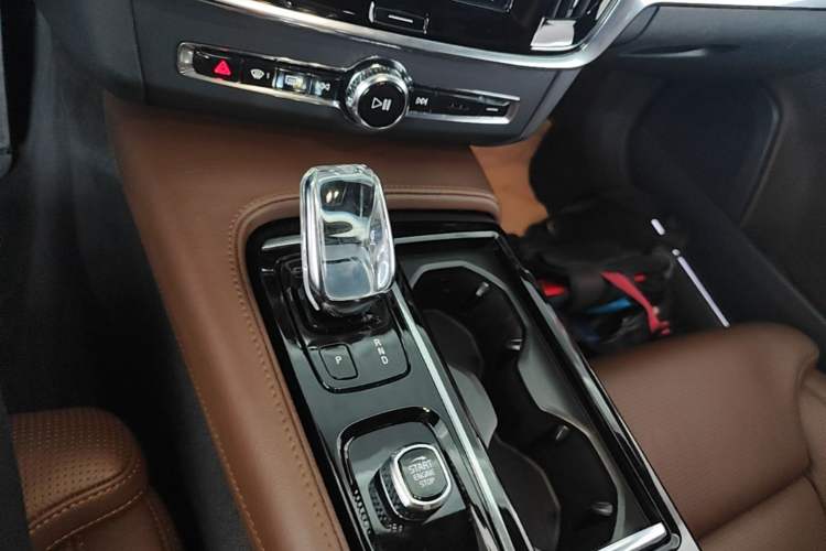 Used Volvo S90 New Energy 2022 T8 eDrive Hybrid Luxury Edition Gear Lever