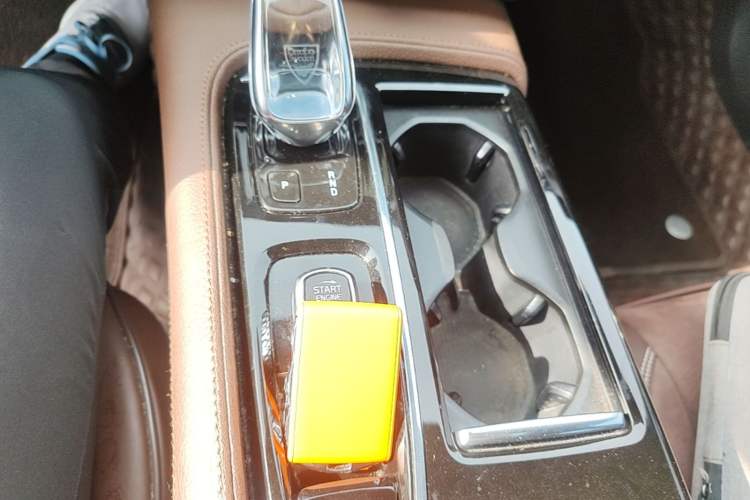 Used Volvo S90 New Energy 2022 T8 eDrive Hybrid Luxury Edition Gear Lever