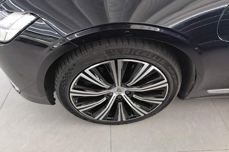 Used Volvo S90 New Energy 2022 T8 eDrive Hybrid Luxury Edition Left Front Wheel Hub