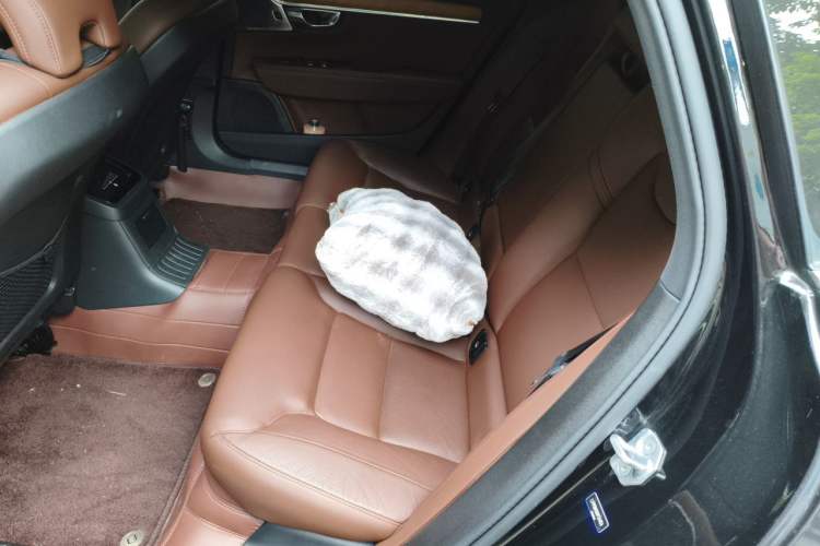 Used Volvo S90 New Energy 2022 T8 eDrive Hybrid Luxury Edition Left Rear Seat