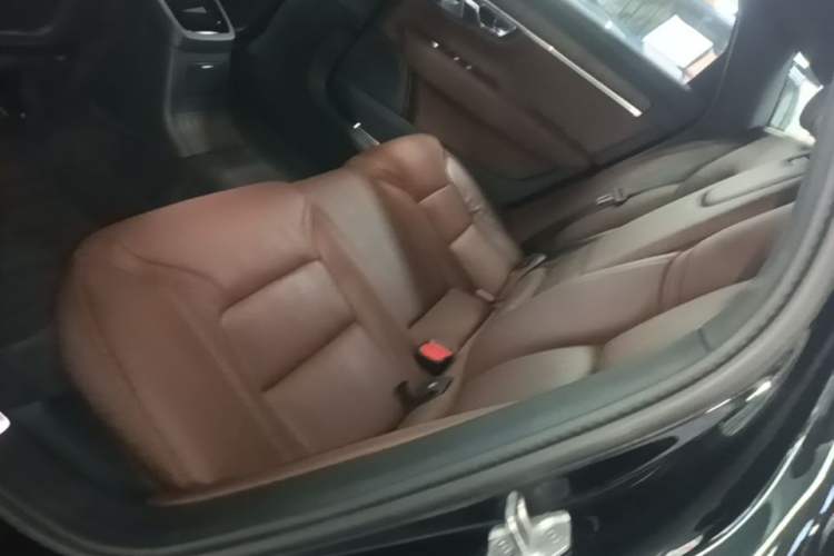 Used Volvo S90 New Energy 2022 T8 eDrive Hybrid Luxury Edition Left Rear Seat