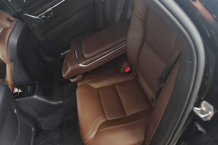 Used Volvo S90 New Energy 2022 T8 eDrive Hybrid Luxury Edition Left Rear Seat