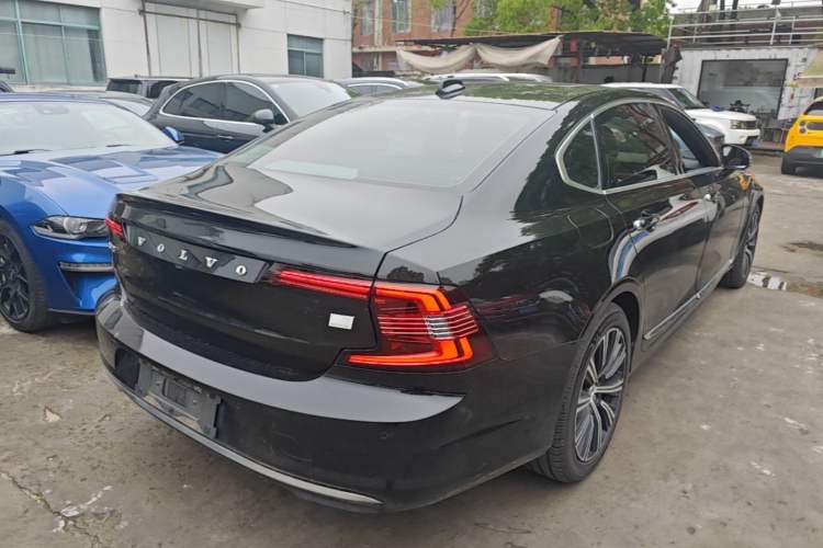 Used Volvo S90 New Energy 2022 T8 eDrive Hybrid Luxury Edition Rear Right 45 Deg