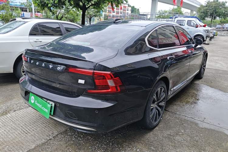 Used Volvo S90 New Energy 2022 T8 eDrive Hybrid Luxury Edition Rear Right 45 Deg