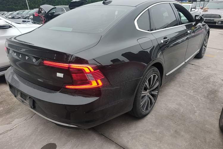 Used Volvo S90 New Energy 2022 Restyled T8 E-Drive Hybrid Zhiyi Luxury Edition Rear Right 45 Deg