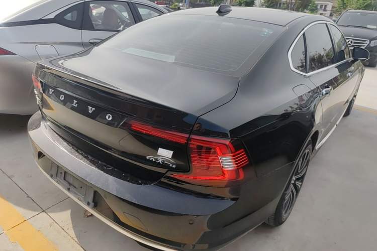 Used Volvo S90 New Energy 2022 T8 eDrive Hybrid Luxury Edition Rear Right 45 Deg