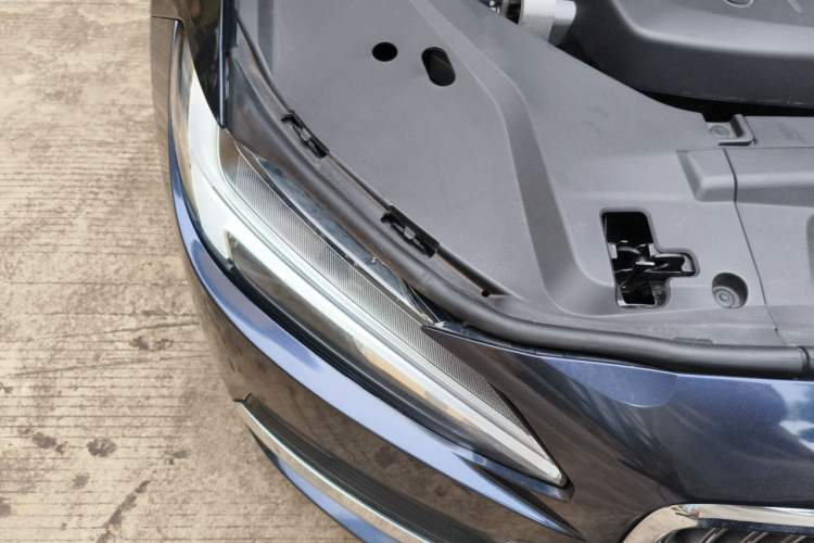 Used Volvo S90 New Energy 2022 T8 eDrive Hybrid Luxury Edition Right Front Headlight
