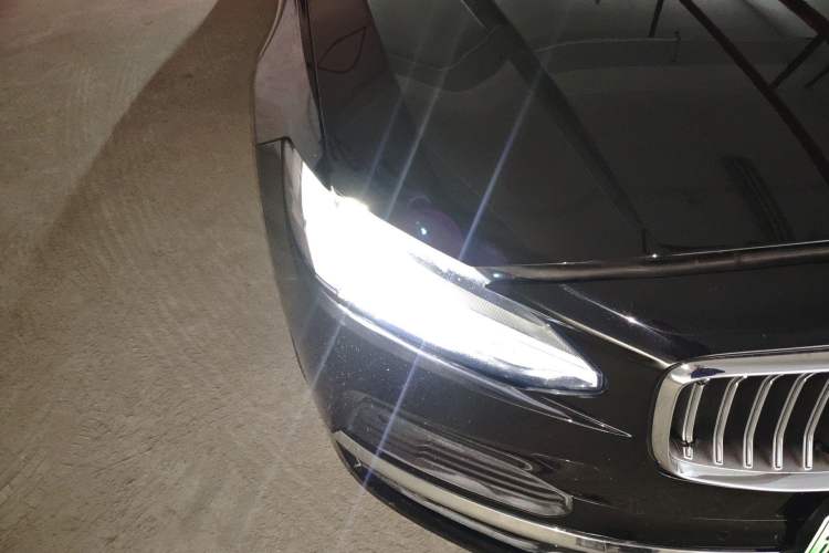 Used Volvo S90 New Energy 2022 T8 eDrive Hybrid Luxury Edition Right Front Headlight